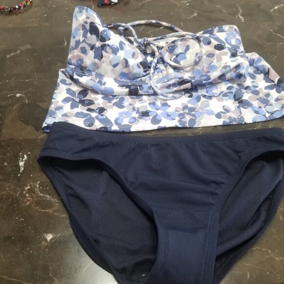 NEW SWIMSUIT - Picture 9 of 9